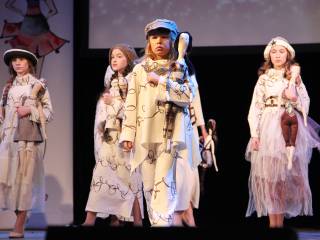 В Перми на международном конкурсе «Эко-бум 2017» представлен костюм из сухой листвы