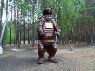 В Черняевском лесу установлен 4-х метровый символ города - Медведь Мауэдли