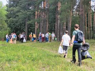 В Перми в долине реки Гусянки волонтёры собрали 40 мешков мусора