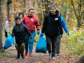 В Перми в Кировском районе жители очистили от мусора природную территорию