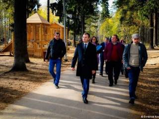 Эдуард Соснин проинспектировал ход благоустройства Черняевского леса в рамках проекта «Зелёное кольцо»