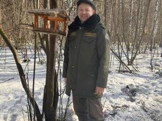В Перми в Черняевском лесу сотрудники ГУФСИН России по Пермскому краю разместили кормушки для птиц 